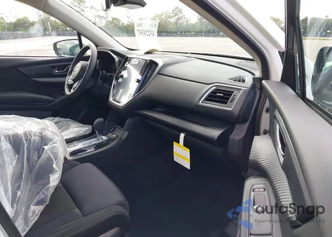 2025 Subaru Ascent Premium 8-Passenger z USA, uszkodzony, nr VIN 4S4WMAAD5S3443375